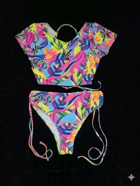Vibrant Tropical Neon Two-Piece Bikini Set - Short Sleeve Crop Top & High-Cut Bo